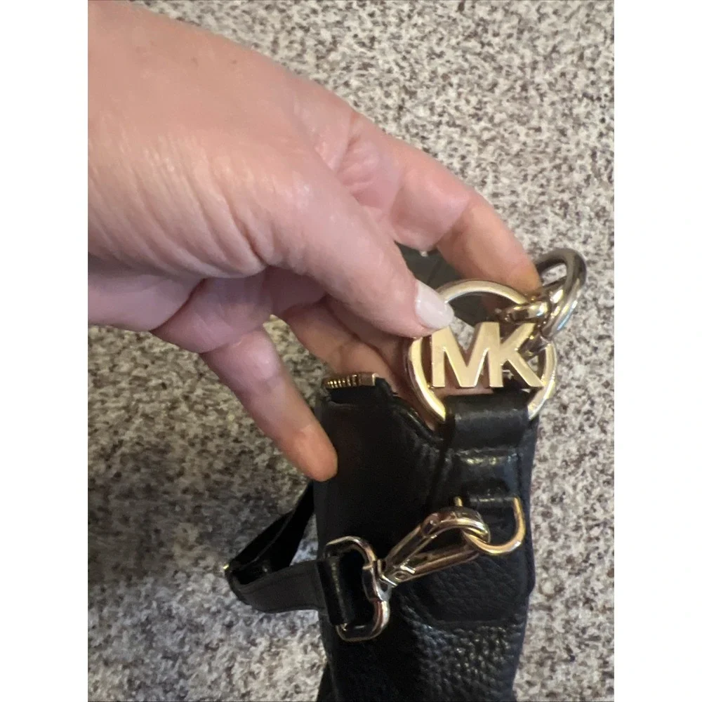 MICHAEL KORS Medium Pebbled Leather Black Bag‎ Crossbody No Scraches Or Damages